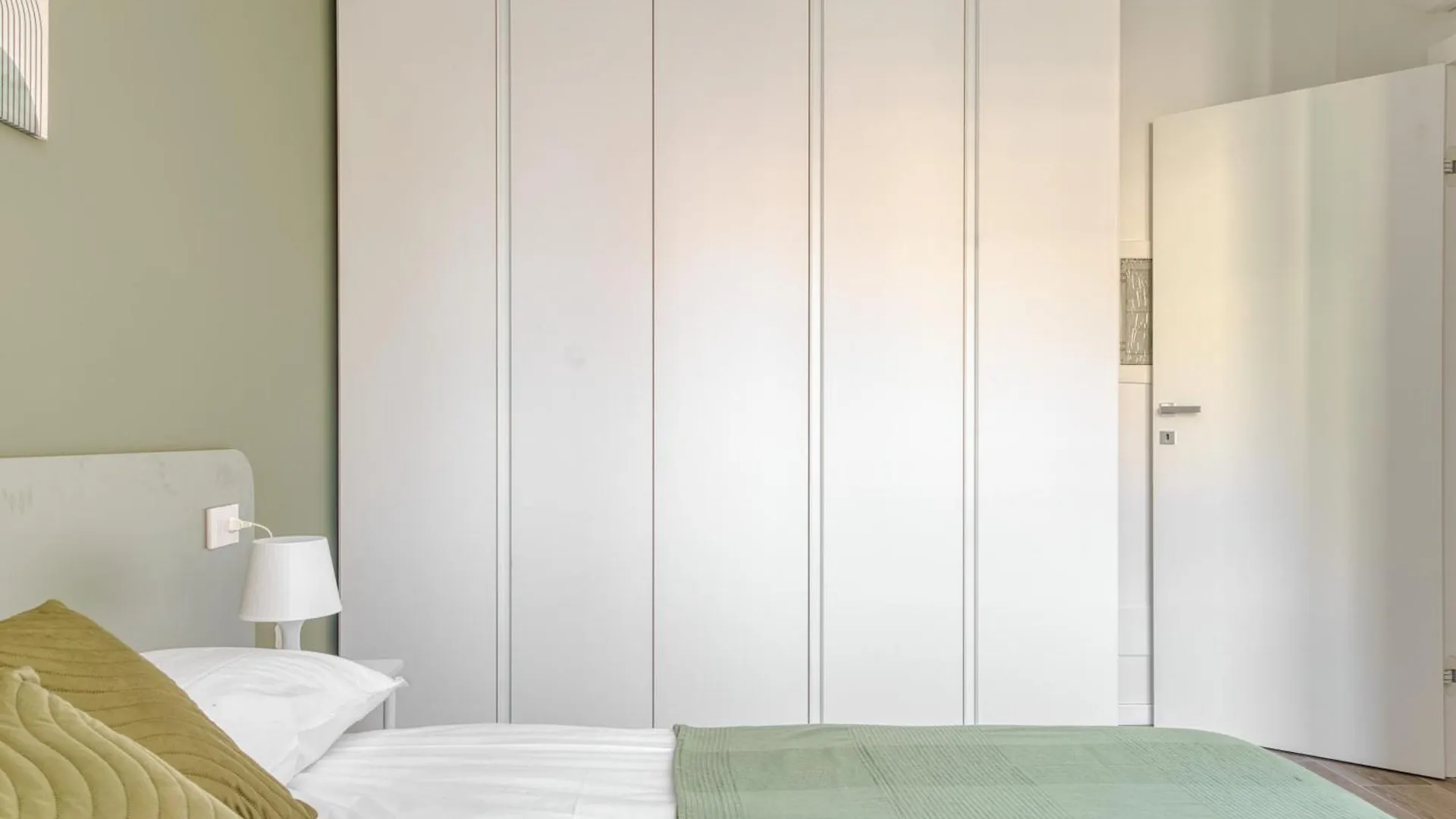 Green Suites In Financial District 4 Pax Milan Apartment