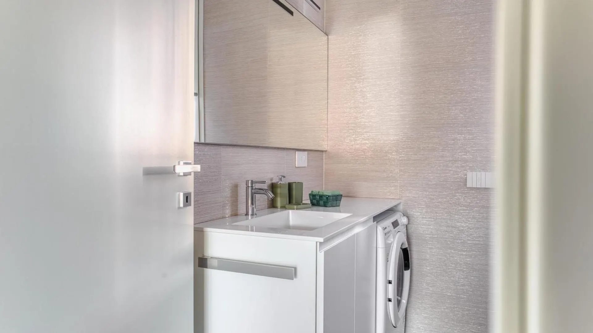 Green Suites In Financial District 4 Pax Milan Apartment