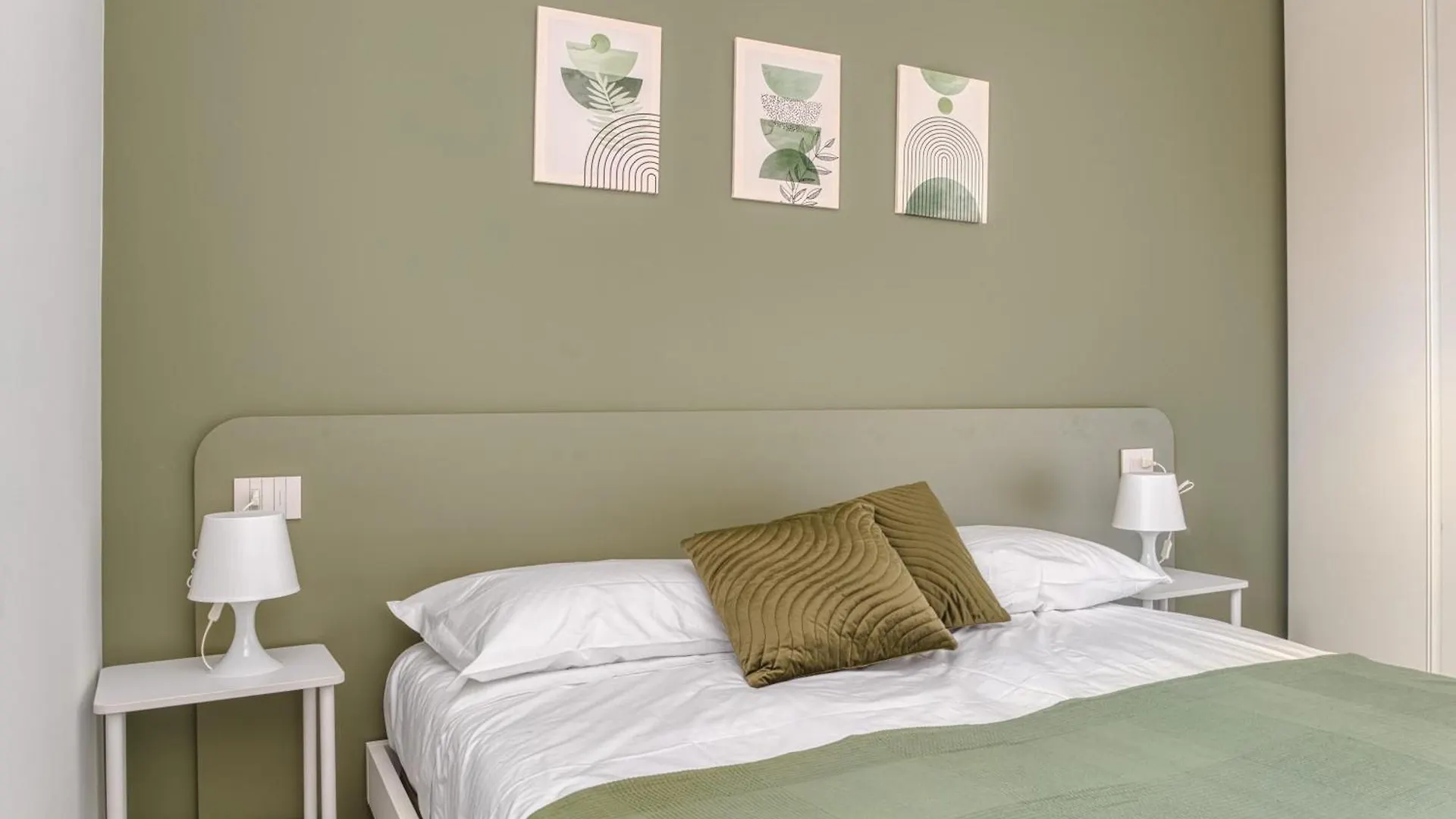 Apartment Green Suites In Financial District 4 Pax Milan